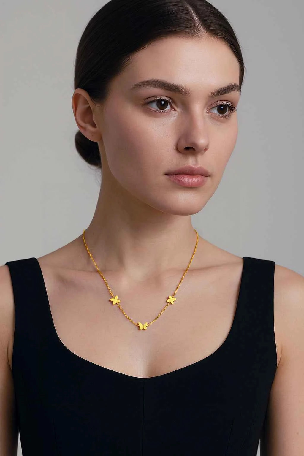 FLUTTER GLOW NECKLACE